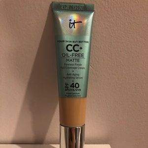 it cosmetics Makeup - It Cosmetics CC+ Cream Oil-Free Matte Light Medium it cosmetics Makeup - It Cosmetics CC+ Cream Oil-Free Matte Light Medium